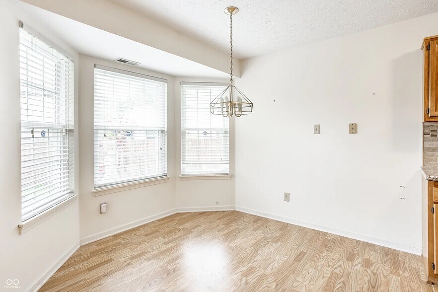 Building Photo - 1911 Maple Park Dr