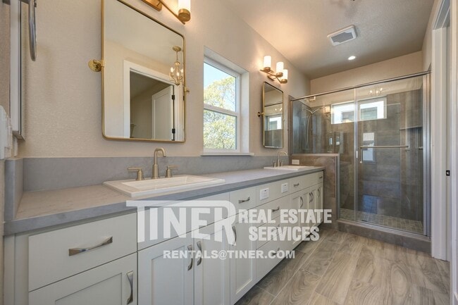 Building Photo - 8943 Fair Oaks Blvd