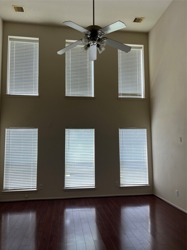 Building Photo - 13815 Fort Nelson Dr