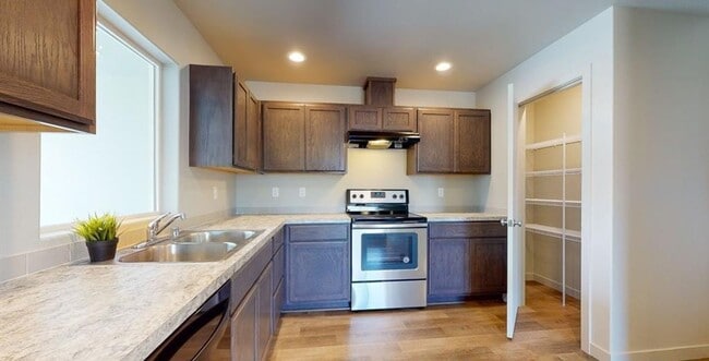 Building Photo - Modern 3 Bedroom, 2 Bathroom Townhouse for...