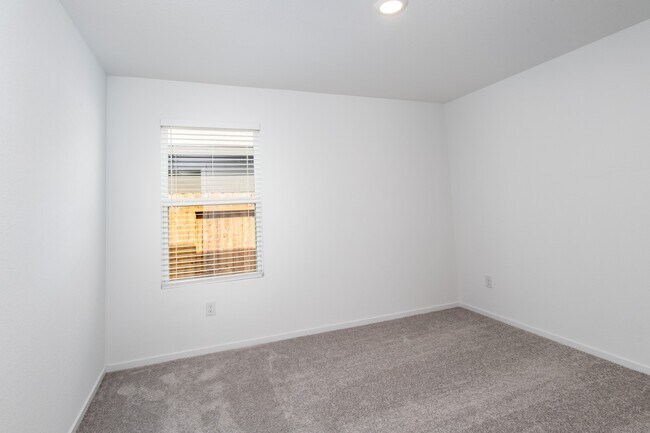 Building Photo - 14825 N Ascot Bnd Cir