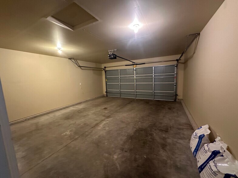 2 Car Garage - 48 Vista Loop