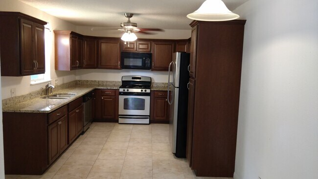 Building Photo - Nice older house in N Austin