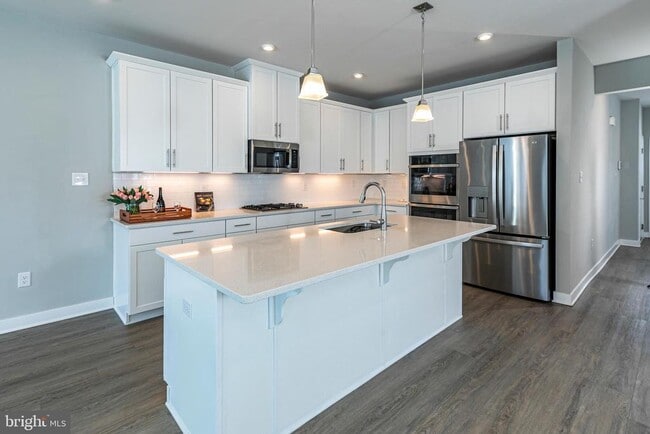 Building Photo - 2410 Lenox Dr