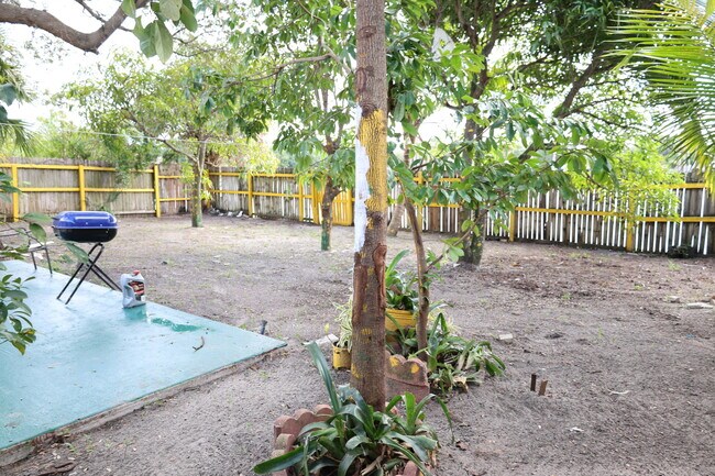 Building Photo - 7328 Palmdale Dr