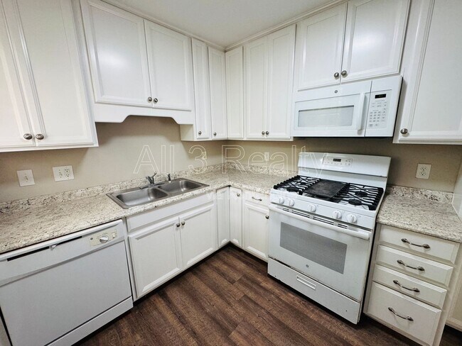 Building Photo - 301 Bradley Dr