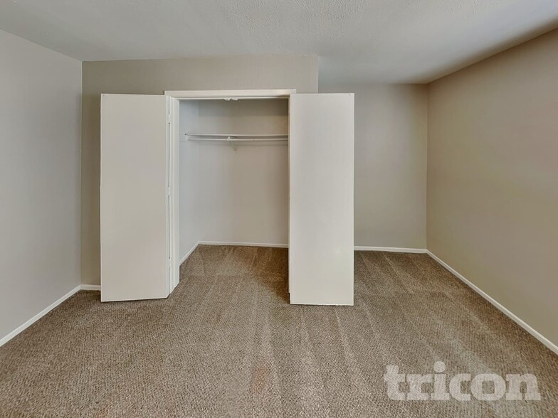 Building Photo - 1555 Willowbrook St