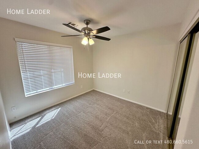 Building Photo - 1028 S Roca St