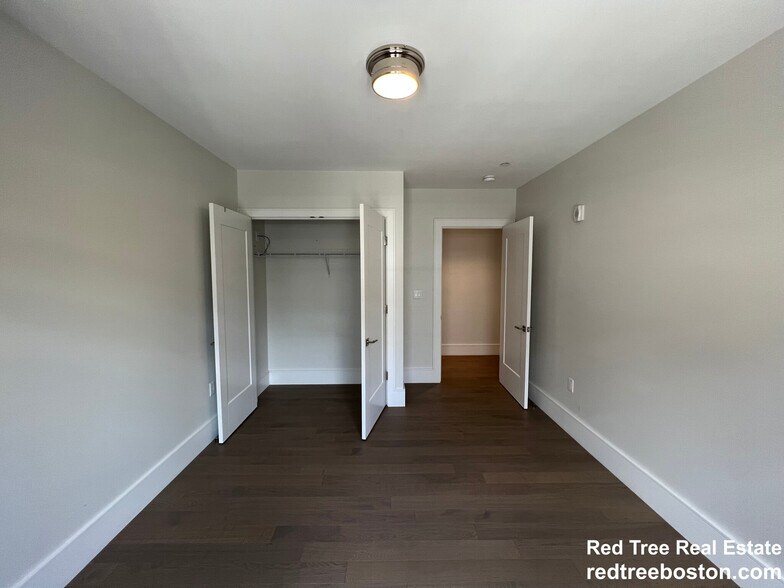 Building Photo - 20 Marion St