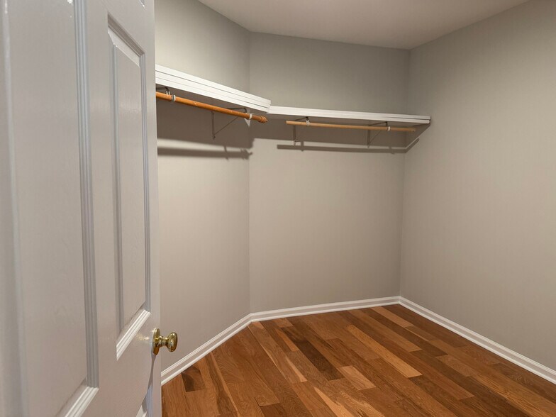 Building Photo - 96 Danbury Rd