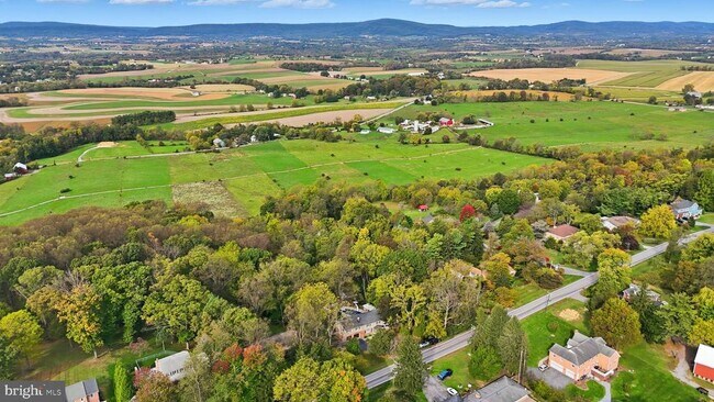 Building Photo - 5642 Jefferson Blvd