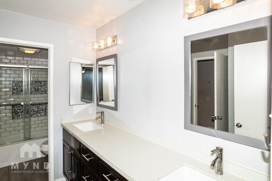 Building Photo - 10617 Caminito Cascara