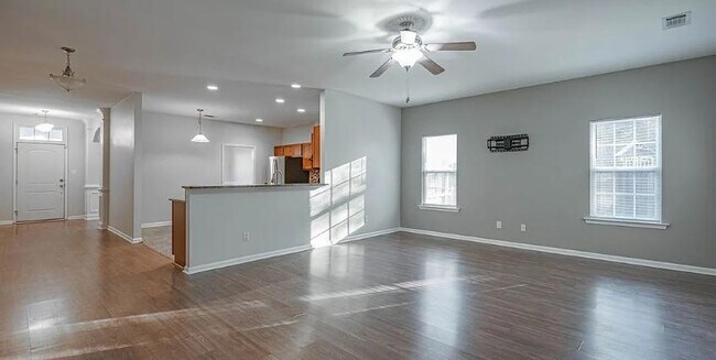 Building Photo - 114 Sunny Dr