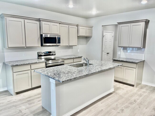 Building Photo - 7729 96th St