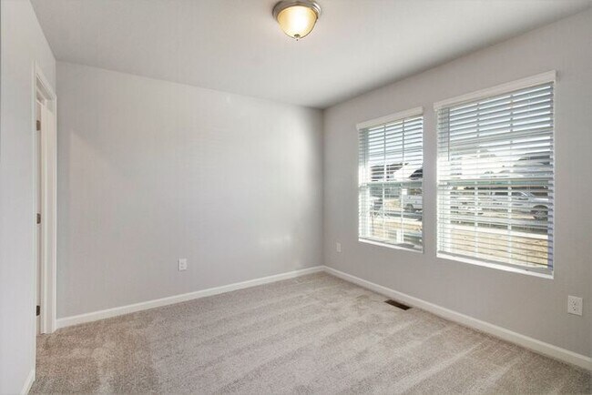 Building Photo - 2223 Macatawa Ln