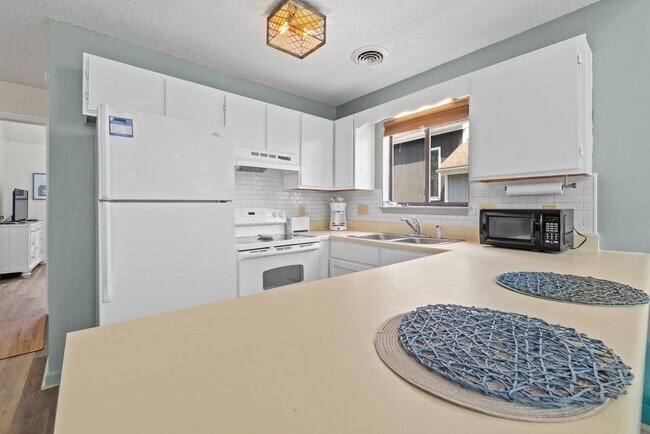 Building Photo - 3700 Golf Colony Ln