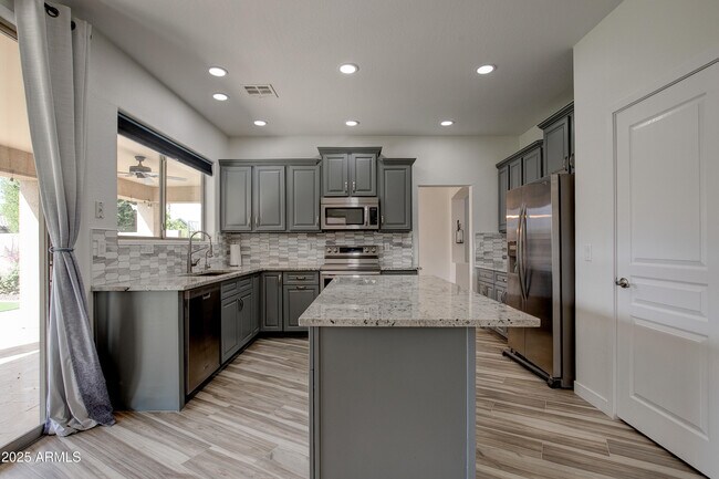 Primary Photo - 2237 W Bonanza Ln