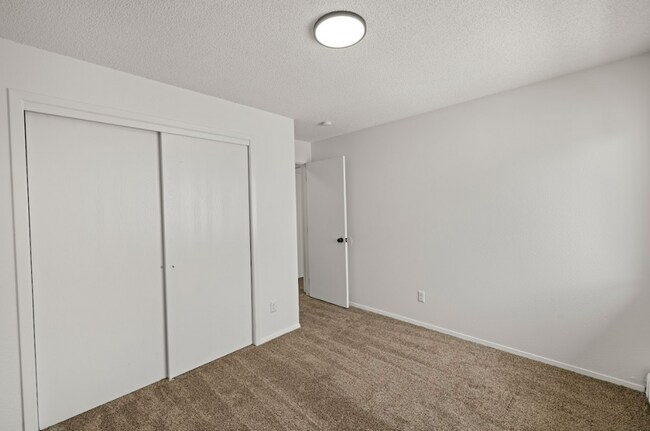 Building Photo - Ivy I | Elevated 3 Bedroom