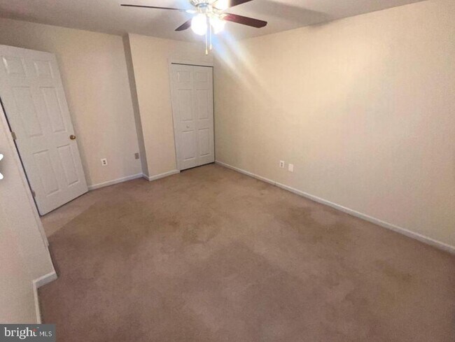 Building Photo - 9241 Greenshire Dr