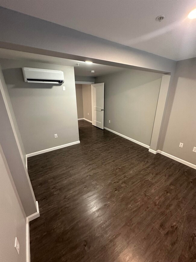 Building Photo - 10 Monarch Wy