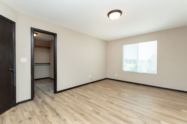 Building Photo - 11050 E Fawn Grove St