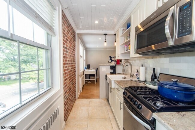 Building Photo - 378 Claremont Ave