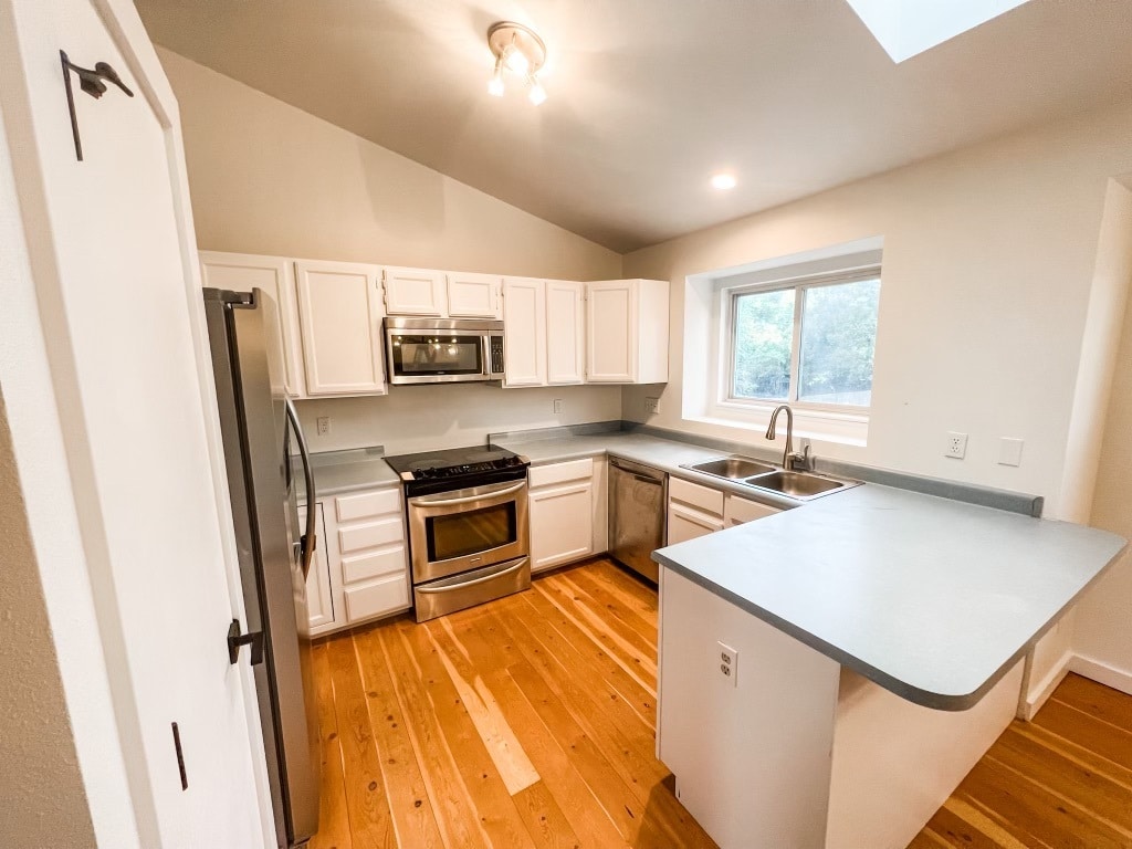 Newer stainless steel appliances - 649 Foxtail St