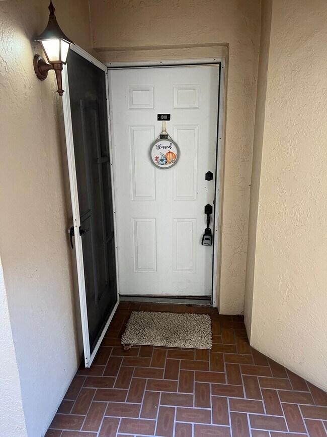 Building Photo - $1,150 * Annual **** 2 Bed / 2 Bath Condo ** Private, Gated Community - Rolls Landing **