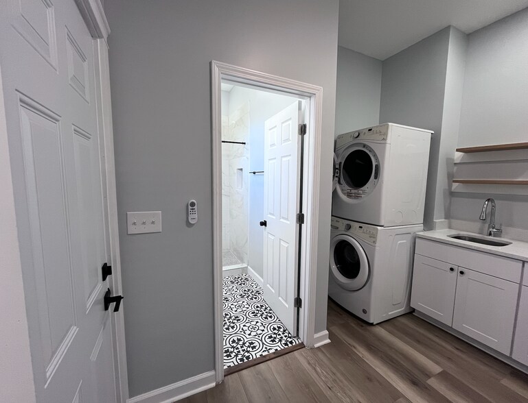 Building Photo - 6722 Provost Rd N