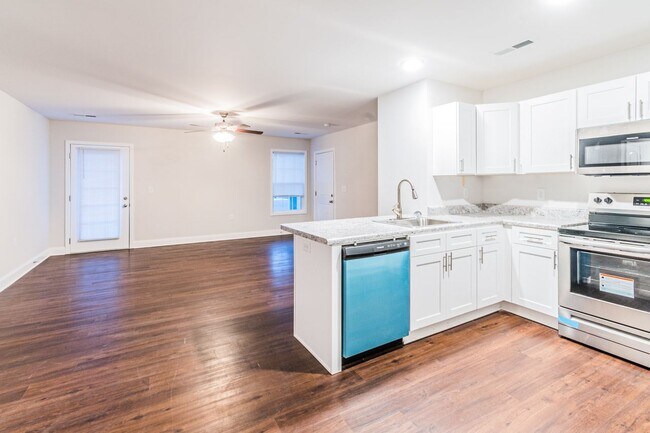 Building Photo - 467 Glen Lily Rd