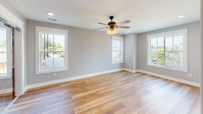 Building Photo - 1205 Hedge Ave