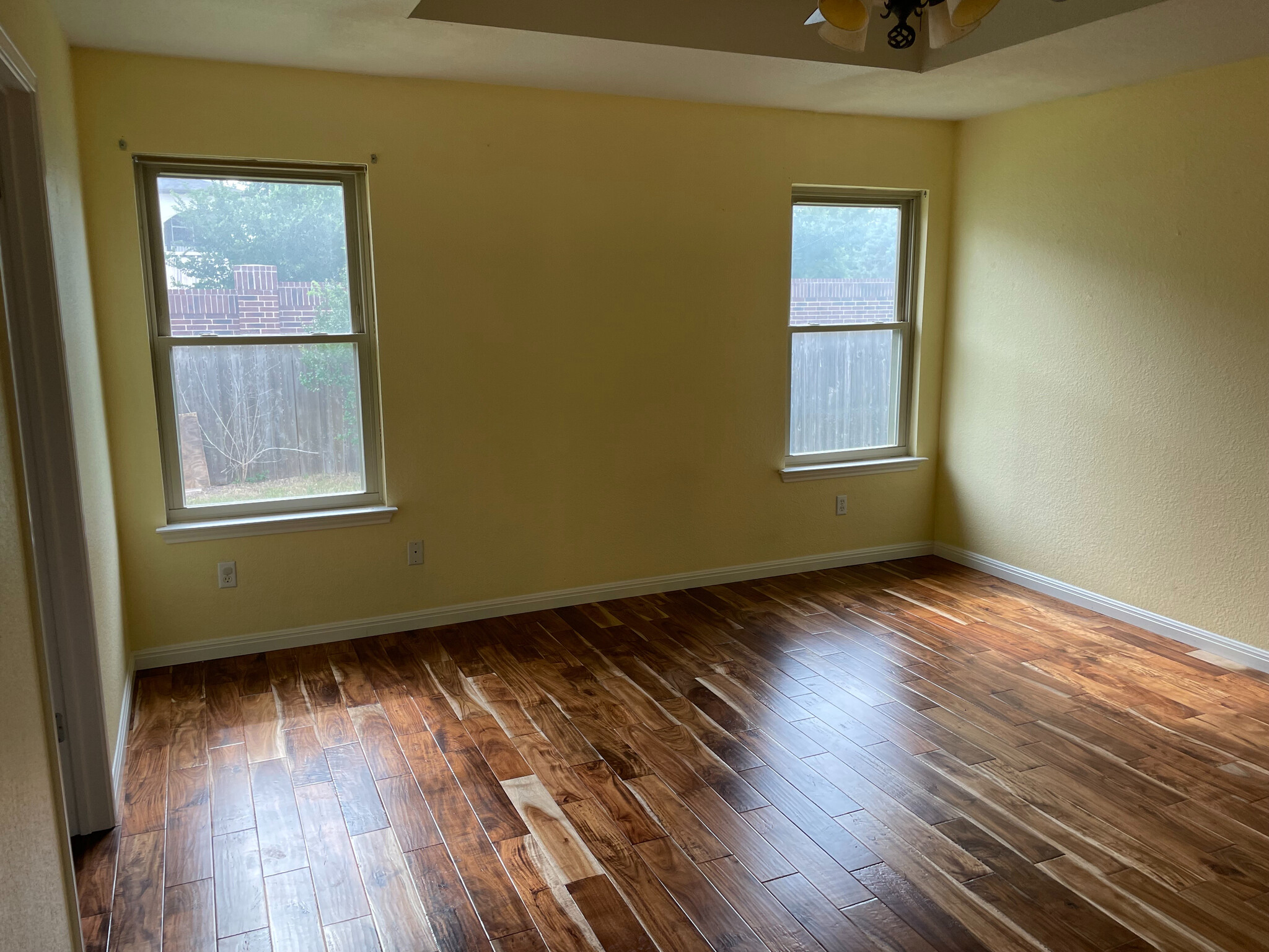 Building Photo - Room in House on Haleys Way