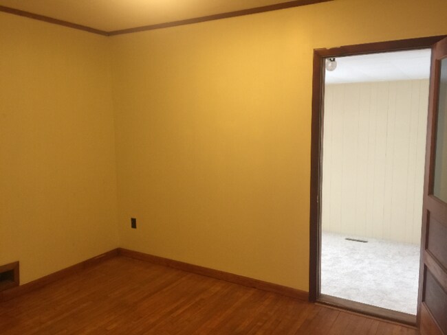 Building Photo - 230 State St