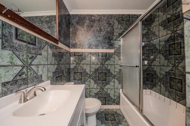 Building Photo - 1624 Sunnyside Ln