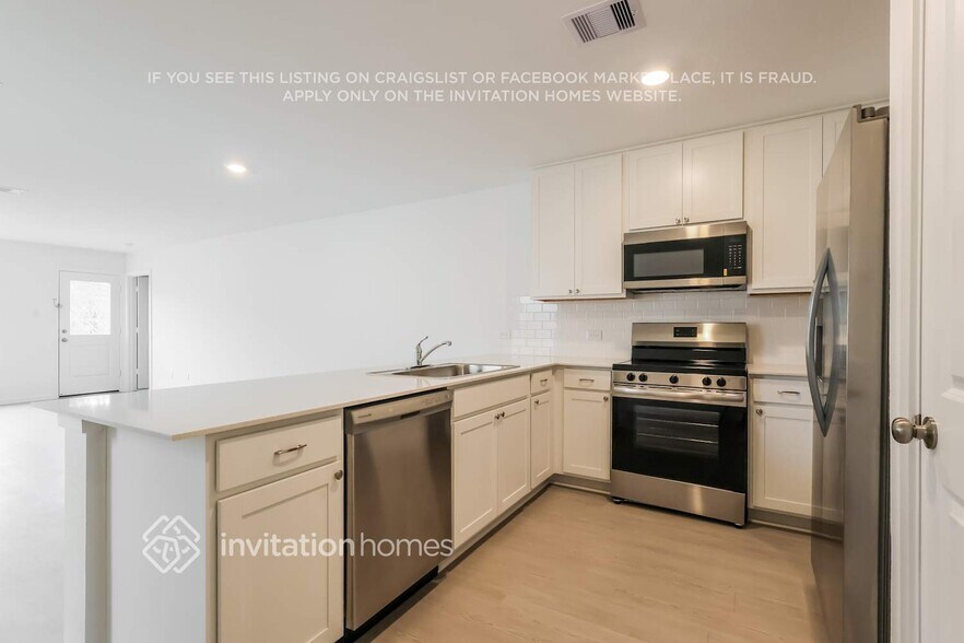 Building Photo - 15290 Abella Dr