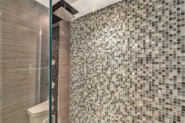 Building Photo - 1623 Collins Ave