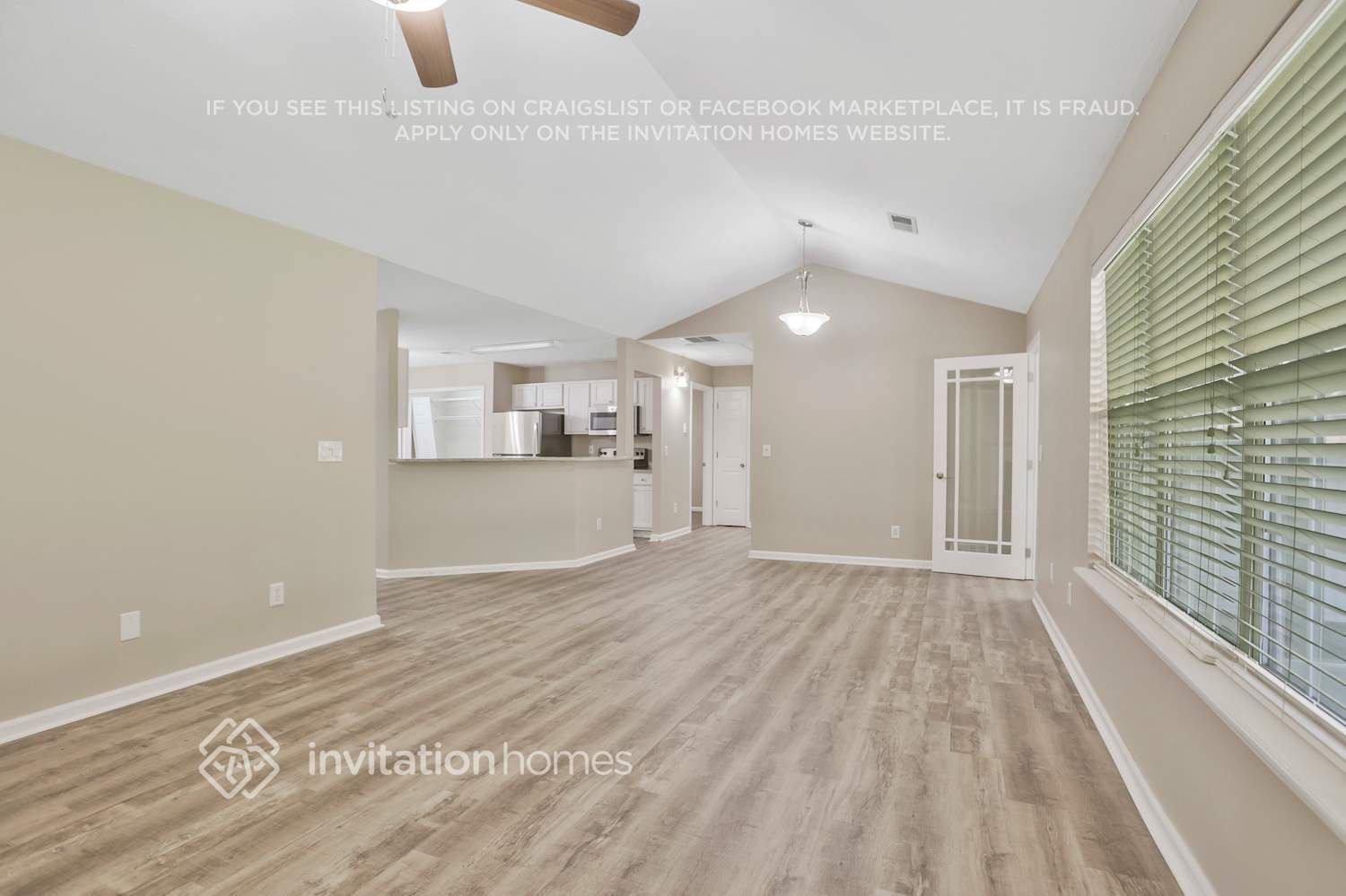 Building Photo - 2613 Lake Park Bend