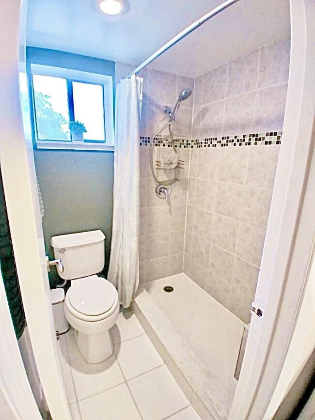 Building Photo - 2121 SW 82nd Ave