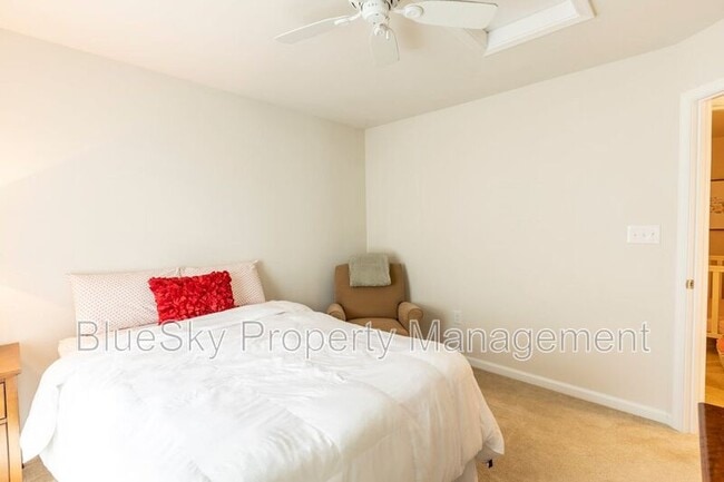 Building Photo - 1480 Delphi Ln