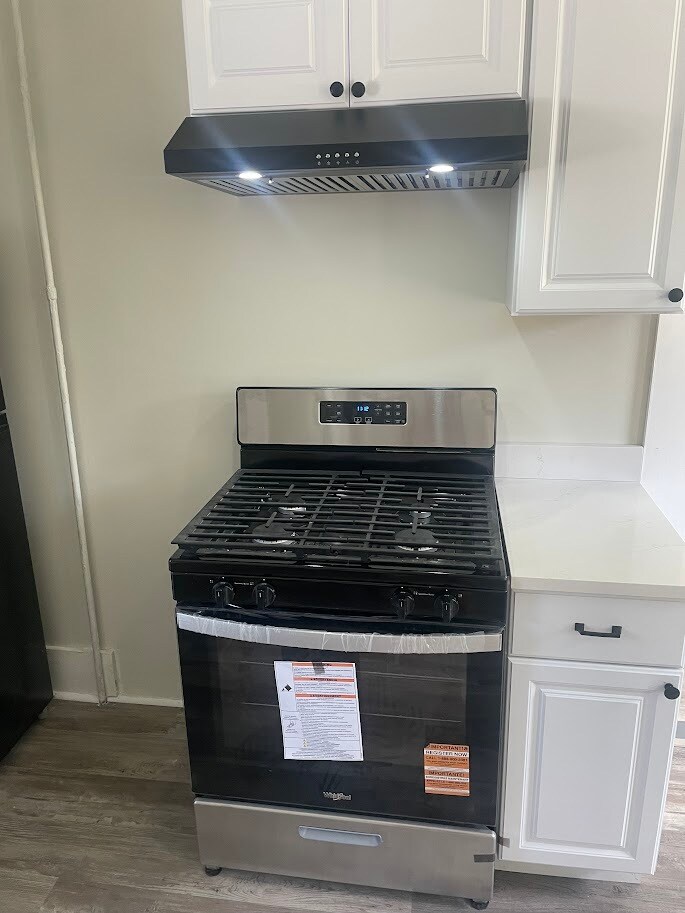 Brand new stove - 32 Gage St