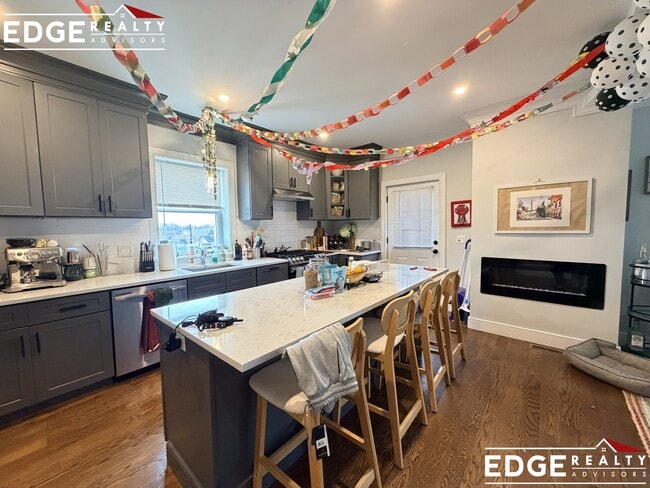 Building Photo - 240 Palfrey St