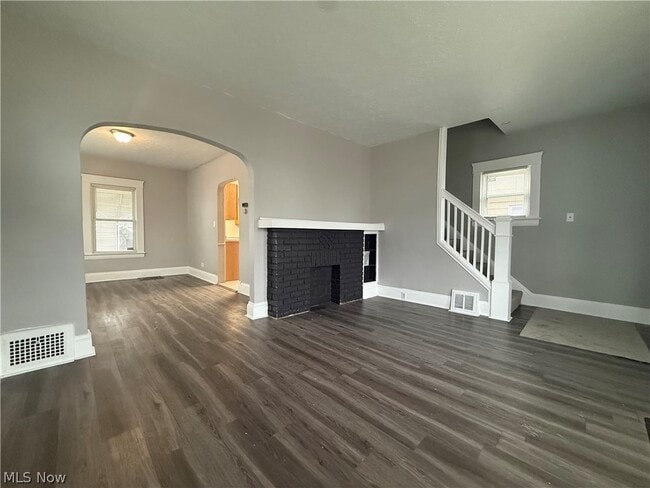 Building Photo - 3058 W 116th St