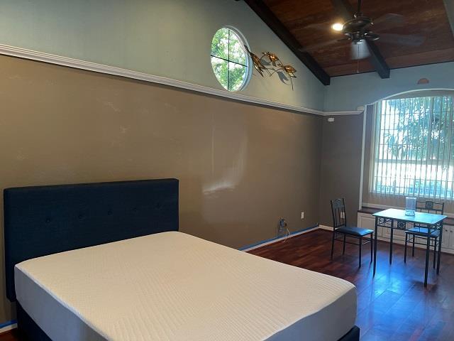 Building Photo - 1652 Town Club Dr