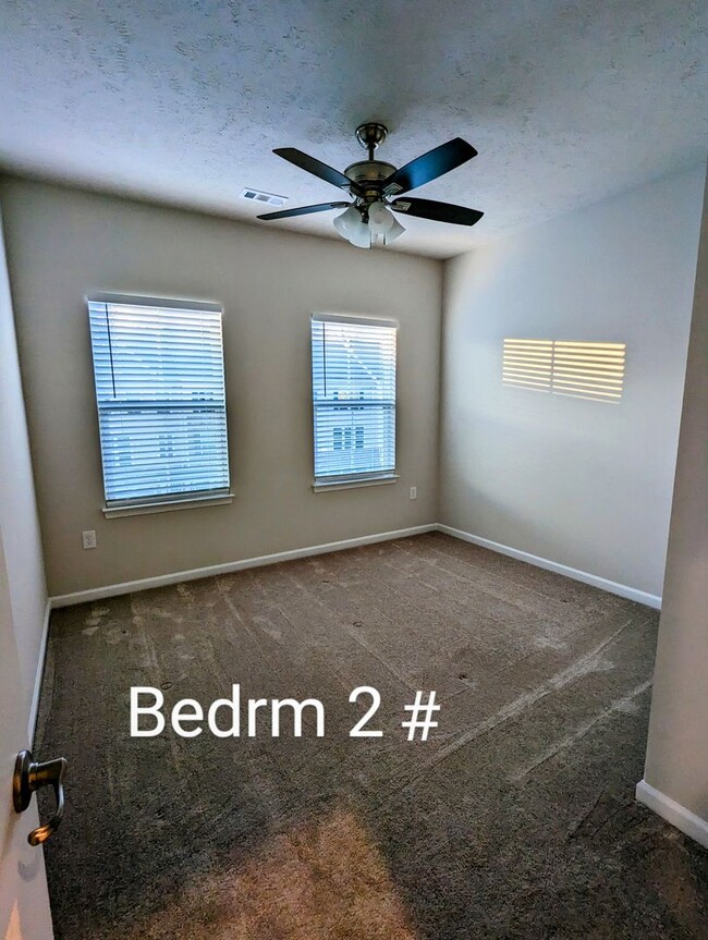 Building Photo - Luxury Townhome