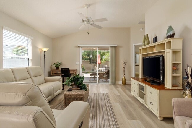 Building Photo - M304 Vidalia (VCSE-18/10)