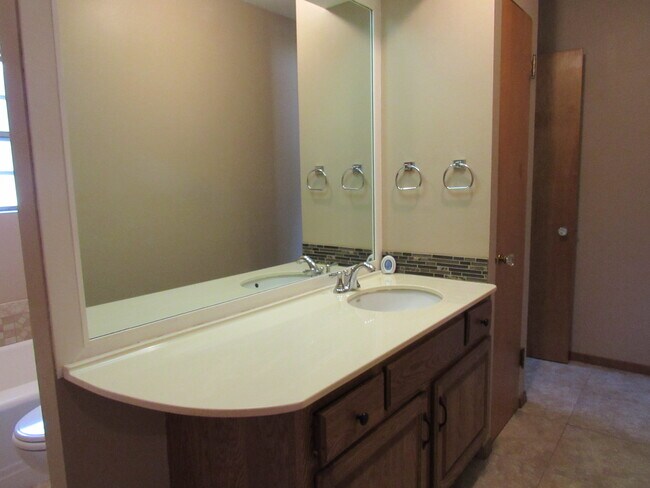 Building Photo - 1012 16th 1/2 St