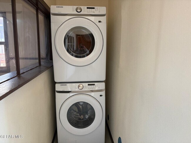 Building Photo - 3418 Pershing Dr