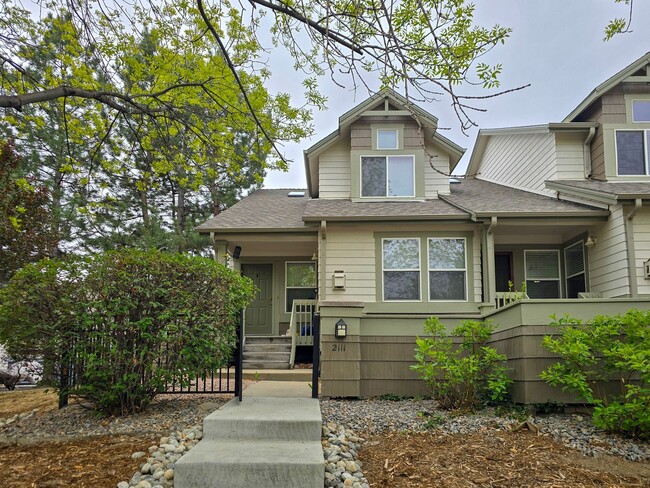 Building Photo - Indian Peaks Rowhouse w/attached garage