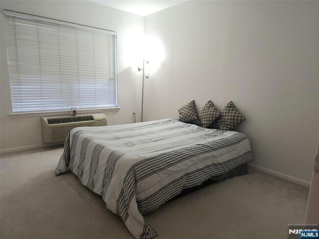 Building Photo - 8915 Bergenwood Ave