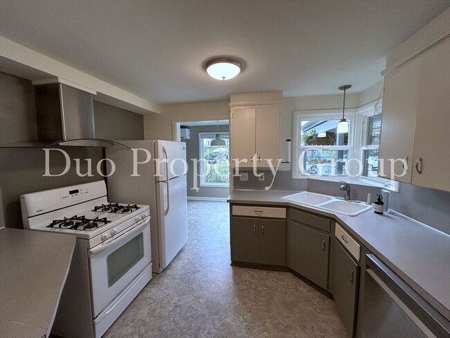 Building Photo - Charming West Eugene Home with Large Yard